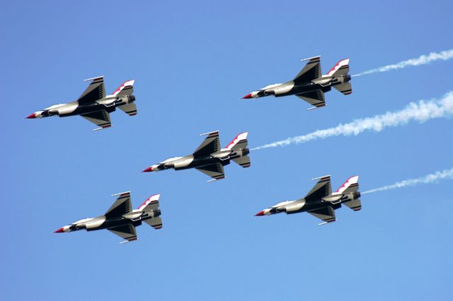 Lockheed F-16 Fighting Falcon — - The Diamond 5 Formation Thunderbirds at Oshkosh.