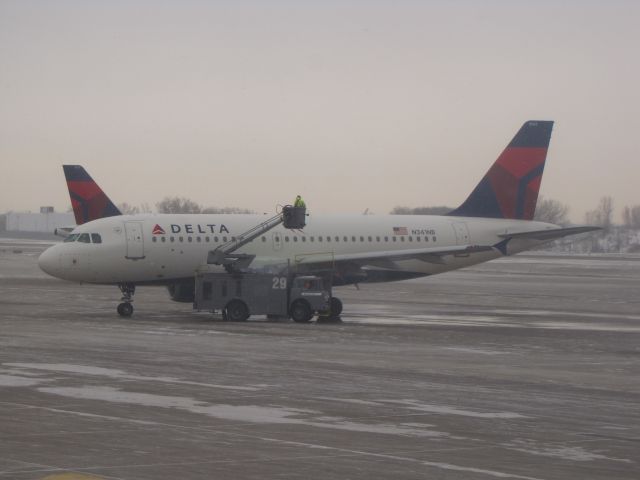 Airbus A319 (N341NB)