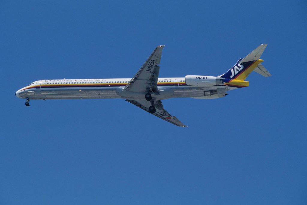 McDonnell Douglas MD-81 (JA8294) - Final Approach to Tokyo-Haneda Intl Airport Rwy16L on 1994/08/16