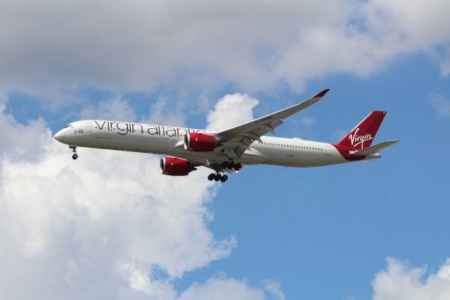 Airbus A350-1000 (G-VRNB)