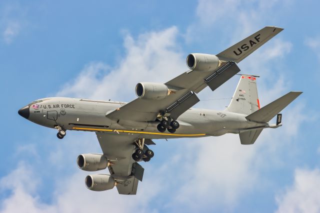 Boeing C-135FR Stratotanker (63-7993) - Columbus Blue Jackets Nose Art