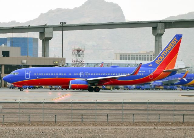 Boeing 737-800 (N8315C)