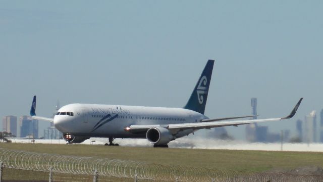 BOEING 767-300 (ZK-NCK) - Boeing 767-319ER. NZ124 MEL-AKL. Tue 4 Sep 2012 Melbourne Tullamarine - RWY 34 On the way.