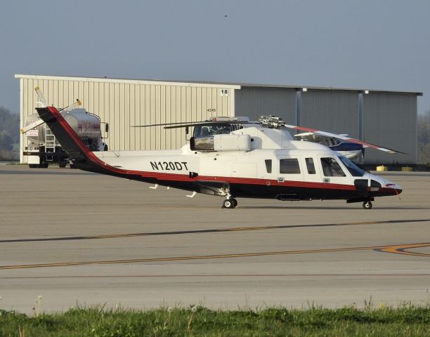 Sikorsky S-76 (N120DT)