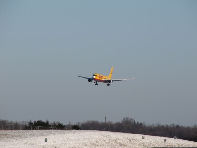 BOEING 767-200 (N793AX)