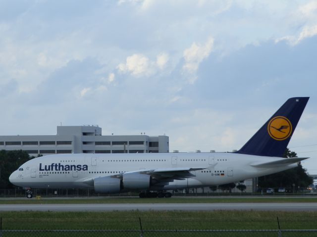 Airbus A380-800 (D-AIMI)