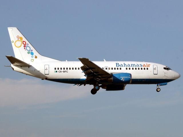 Boeing 737-500 (C6-BFC)