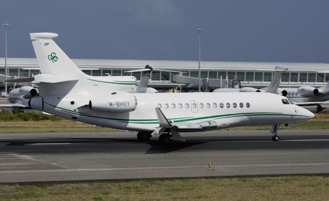 Dassault Falcon 7X (M-BHOY)