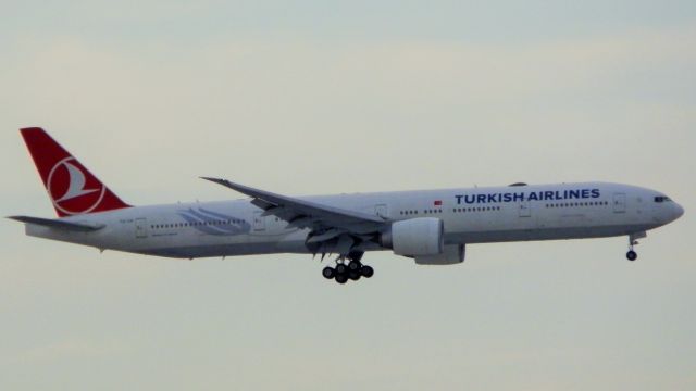 BOEING 777-300ER (TC-JJI)