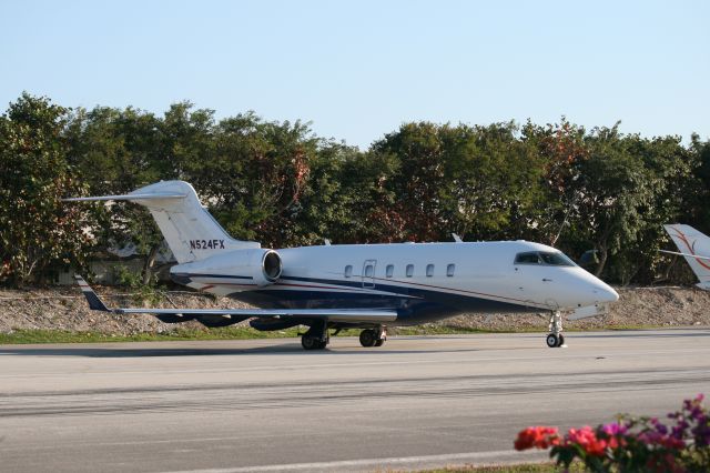 Bombardier Challenger 300 (N524FX)