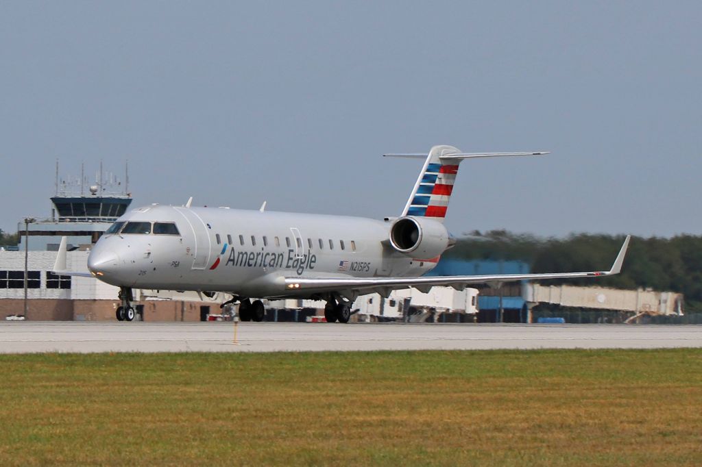 Canadair Regional Jet CRJ-200 (N215PS) - N215PS, c/n 7880, American Eagle/PSA Airlines BlueStreak (JIA) 5479 departing RWY 25 for  Charlotte/Douglas Intl (KCLT) on Sunday 27 Aug 2017. American Eagle, operated by PSA Airlines, began daily service (2-flights/day) between KTOL and KCLT with the inaugural flight from Toledo Express on Tuesday 22 Aug 2017.