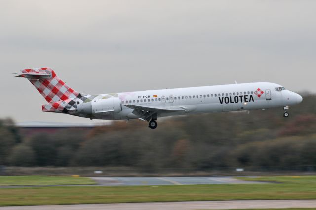 Boeing 717-200 (EI-FCB) - VOE9280 arriving from La Rochelle, a rugby charter for La Rochelle who were playing local team, Sale.  B717s are a rare sight at Manchester these days.