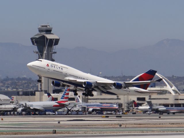 Boeing 747-400 (N675NW) - LAX 7/11/14