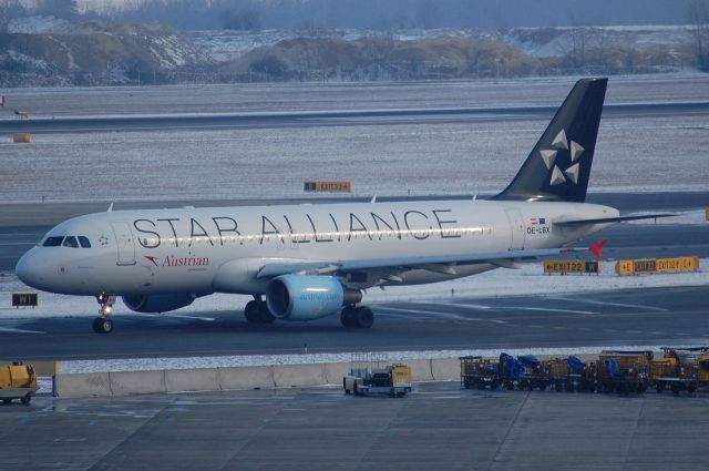 Airbus A320 (OE-LBX)