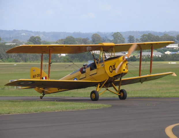 OGMA Tiger Moth (VH-JAU) - de Havilland DH-82A Tiger Moth.br /Manufactured in 1940, UKbr /Photo: 12.11.2011