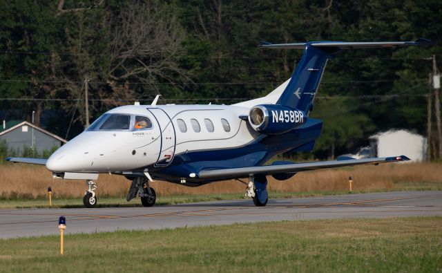 Embraer Phenom 100 (N458BR) - Phenom 100 taxiing into the ramp at Danville 