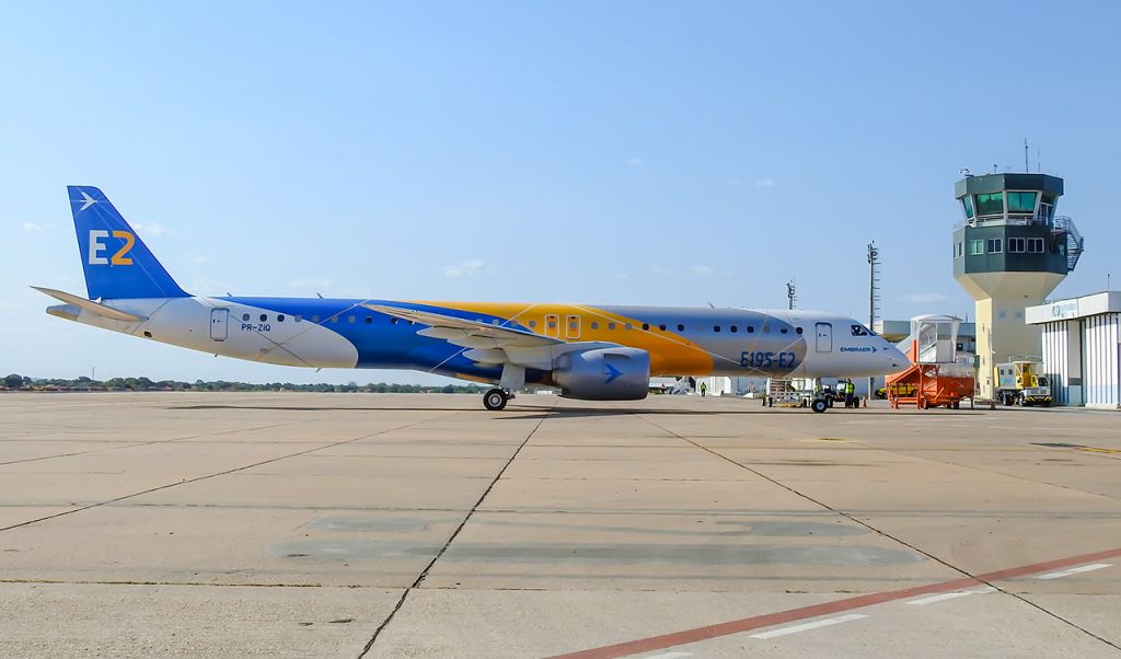 EMBRAER ERJ-190-400 (PR-ZIQ) - PR-ZIQ - Embraer E195-E2