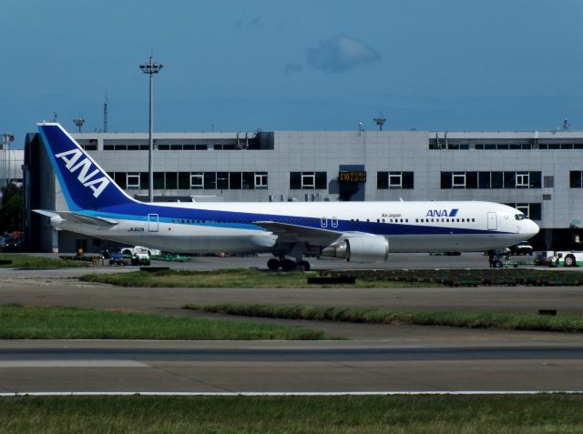 BOEING 767-300 (JA612A)