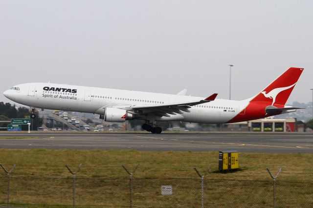 Airbus A330-300 (VH-QPD)