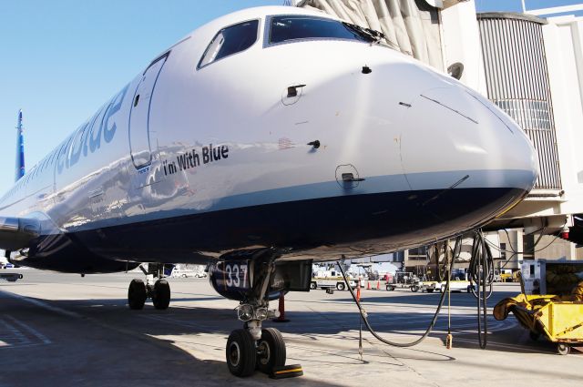 Embraer ERJ-190 (N337JB) - Im with Blue @ KBOS Logan on br /FlightAware.Com !