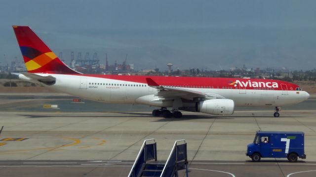 Airbus A330-200 (N975AV)