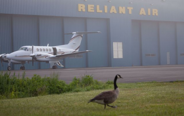 Beechcraft Super King Air 200 (N351CB)