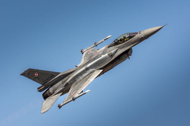 Lockheed F-16 Fighting Falcon (N4046)