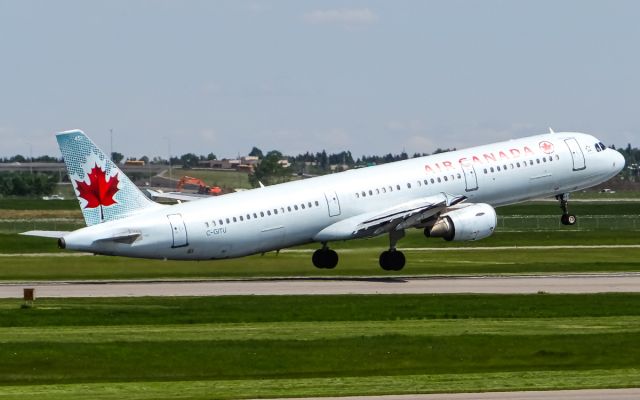 Airbus A321 (C-GITU)