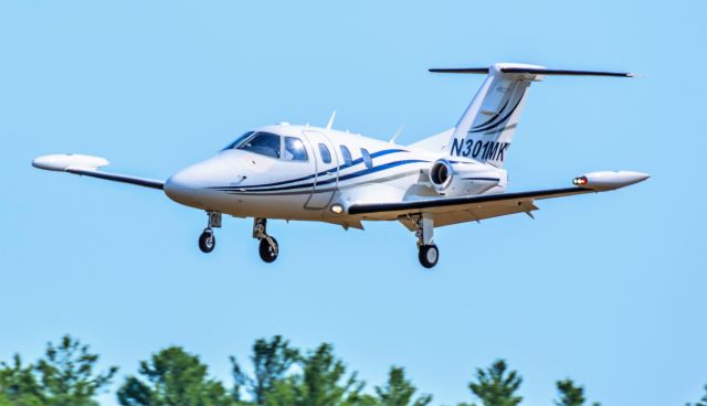 Eclipse 500 (N301MK) - Eclipse 500 on short final at PYM