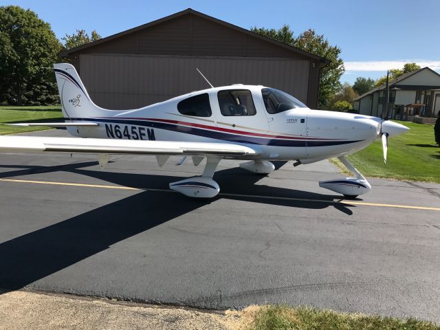 Cirrus SR-22 (N645EM)