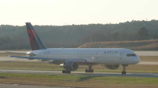 Boeing 757-200 (N6709) - Taken December 11, 2014.