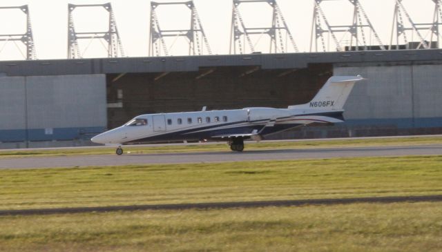 Learjet 40 (N606FX)