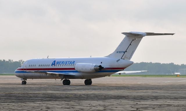 Douglas DC-9-10 (N783TW) - Ameristar McDonnell Douglas DC-9-15RC N783TW in Ypsilanti, Willow Run Airport