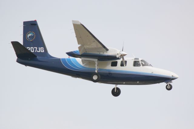 Aero Commander 500 (N207JG) - Chantilly Air Flight 500 (N207JG) arrives at Sarasota-Bradenton International Airport following a flight from Palm Beach International Airport