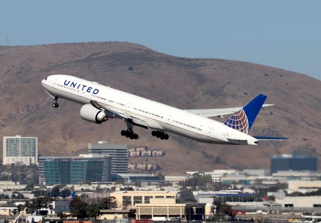 BOEING 777-300ER (N2333U) - KSFO - UAL 773 departing 28LR on Oct 14, 2018 for Hong Kong, CN: 62644 LN:1466 delv new to UAL Feb 2017 via PAE-SFO.