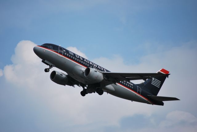 Airbus A319 (N741UW) - Departing runway 36C (photo taken by Hunalink2) - 9/19/09