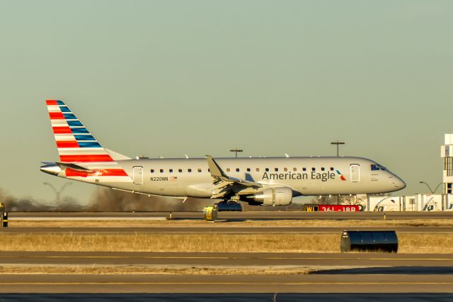 Embraer 170/175 (N220NN)