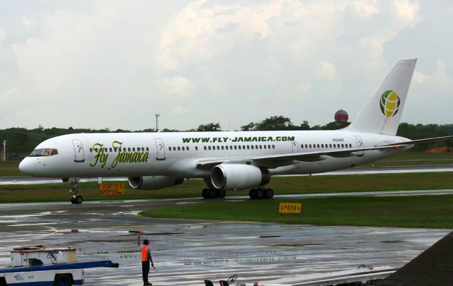 Boeing 757-200 (N524AT)