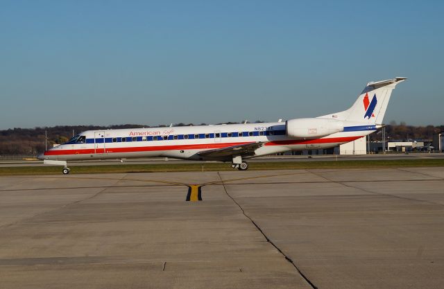 Embraer ERJ-135 (N823AE)