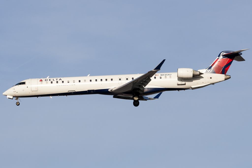 Canadair Regional Jet CRJ-900 (N935XJ)