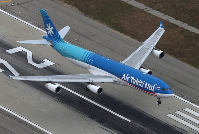 Airbus A340-300 (F-OSEA) - Landing at the LAX.