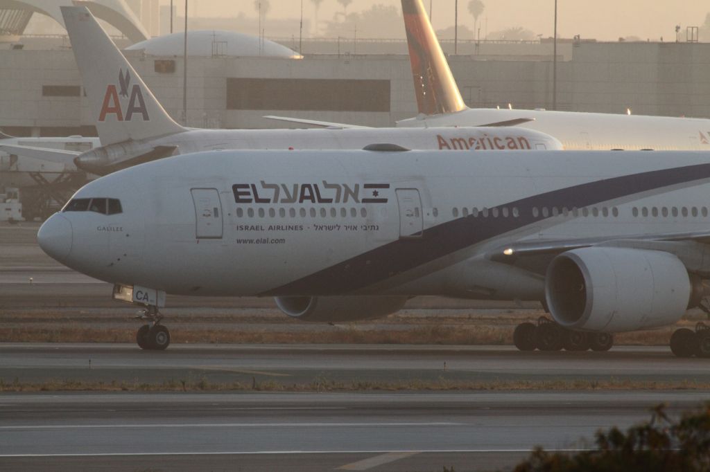 Boeing 777-200 (4X-ECA) - LANDED