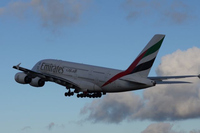 Airbus A380-800 (A6-EDJ)