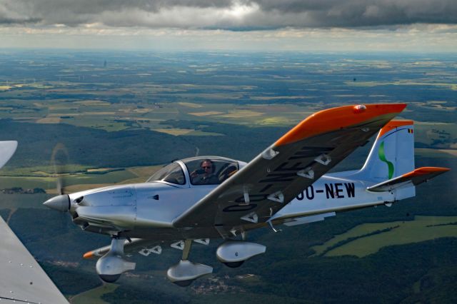 Aircraft Factory Sling 2 (OO-NEW) - air-to-air above France