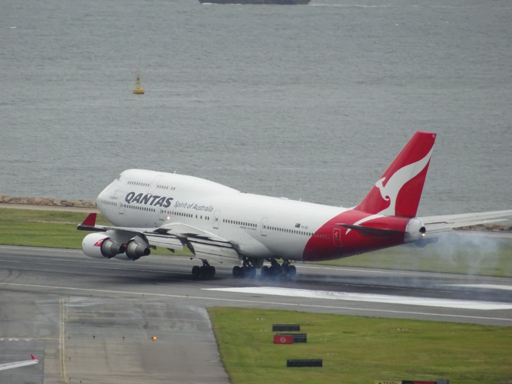 Boeing 747-400 (VH-OEI)