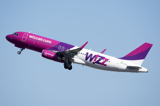 Airbus A320 (HA-LYN)