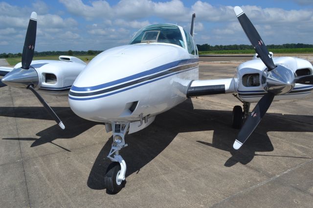 Beechcraft Baron (58) (N8124L) - N8124L at HEE