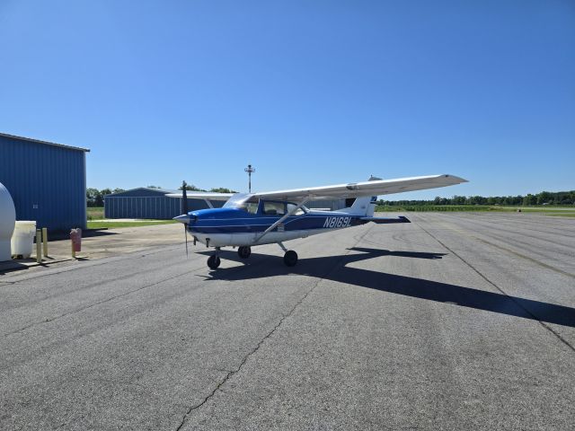 Cessna Skyhawk (N8169L)