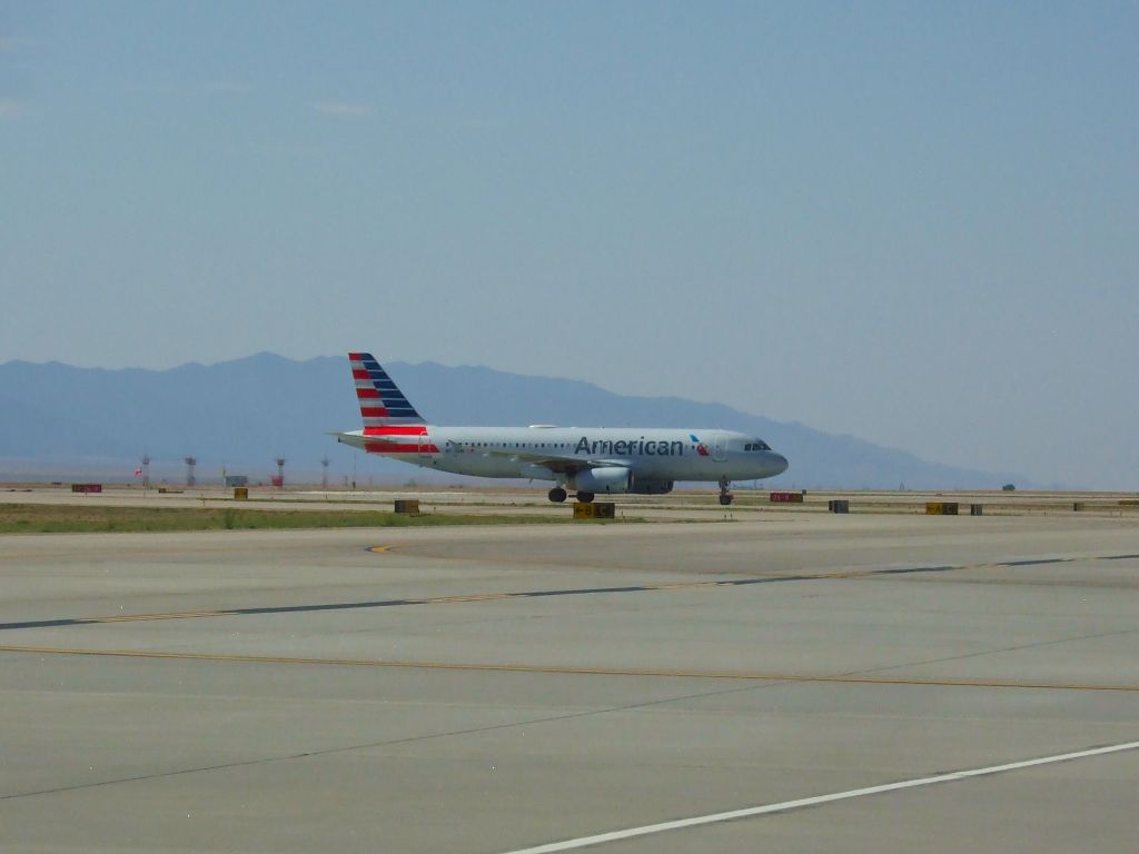 Airbus A320 (N649AN)
