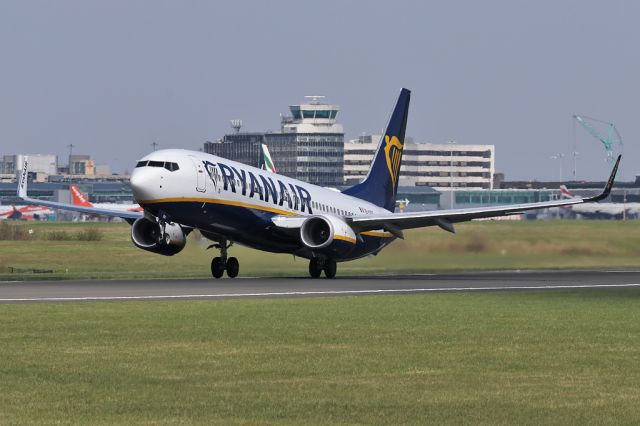 Boeing 737-800 (EI-GDT) - RYR4118 rotating at the start of the flight to Fuerteventura.